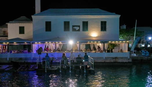 White Horse Pub at night