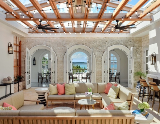 restaurant with sofas and bar