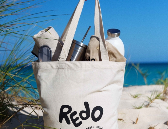 ReDo Bermuda Sustainable cloth bag with sustainable items.