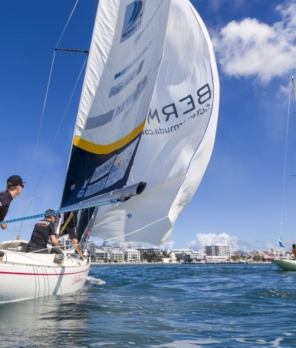 sail boats racing in the 35th America's Cup