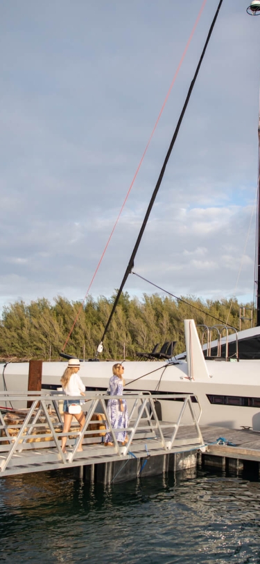 passengers boarding boat to Hawkins Island