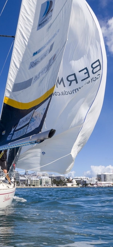 sail boats racing in the 35th America's Cup