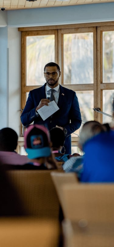 A man is giving a presentation to an audience.