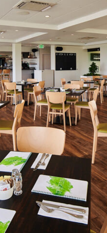 Divots Bar, Grill & Terrace – DIVOTS