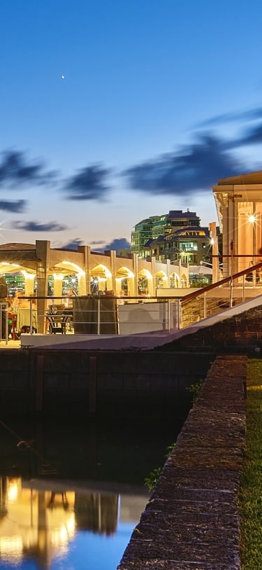 Harbourfront Restaurant – Harbourfront At Night