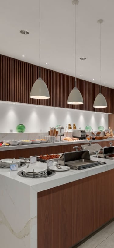 Grotto Bay Beach Resort & Spa – Hibiscus Buffet