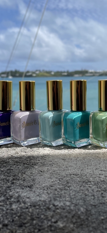 Lacquered Lounge – Non-Toxic Polishes
