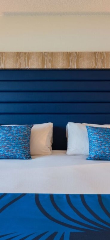 Grotto Bay Beach Resort & Spa – Guest King Bed