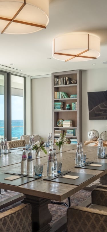 The Loren Hotel – The Library