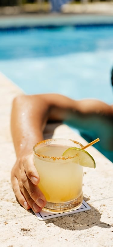 Rosedon Hotel – Rosedon Poolside Cocktail