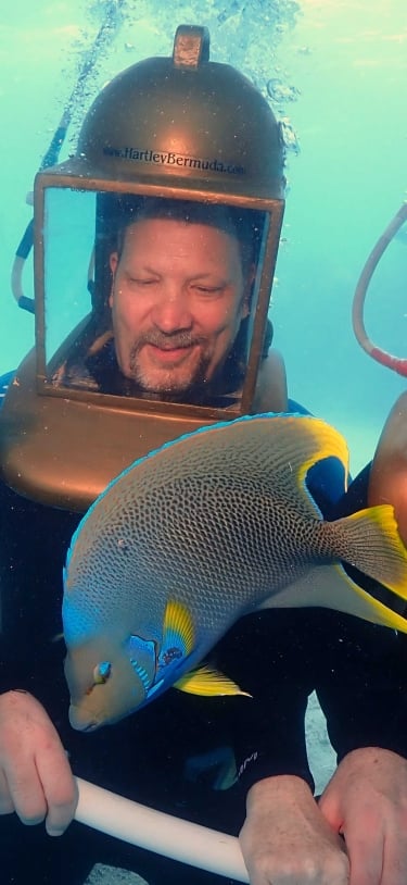 Hartley's Undersea Walk – Helmet Divers With Diana The Angelfish