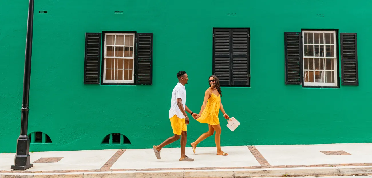 A couple shopping in Bermuda