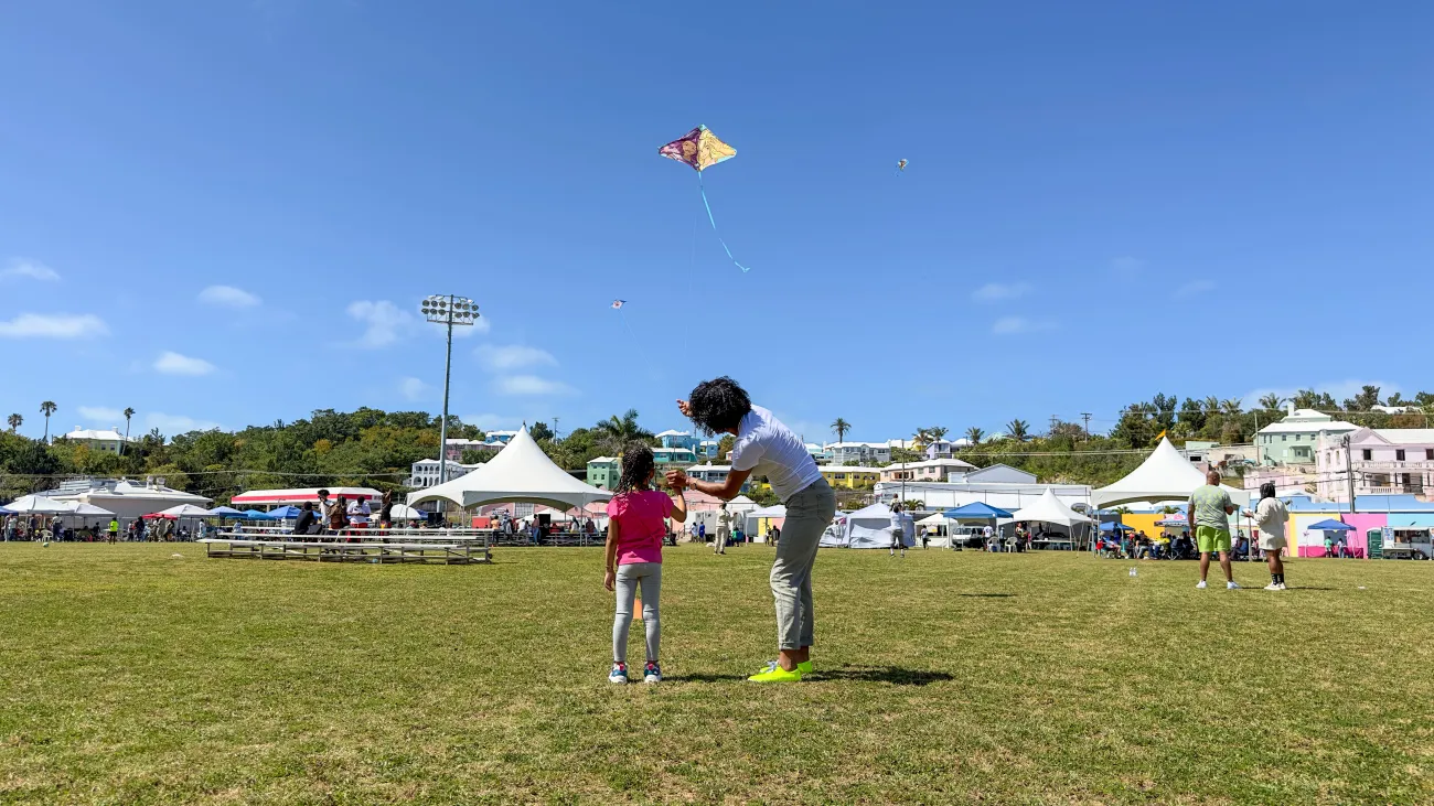 people flying kites 