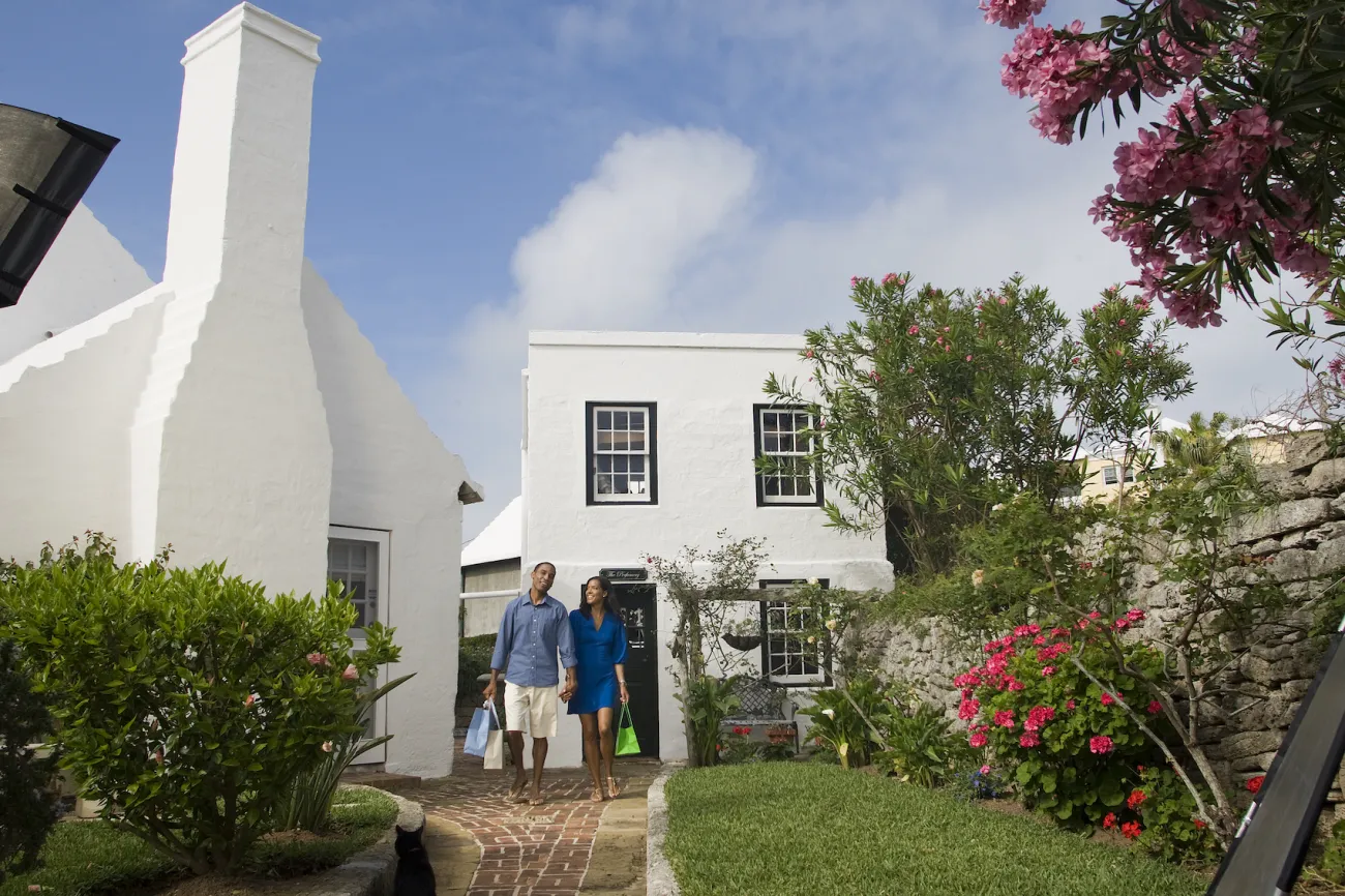 A couple shopping in Bermuda