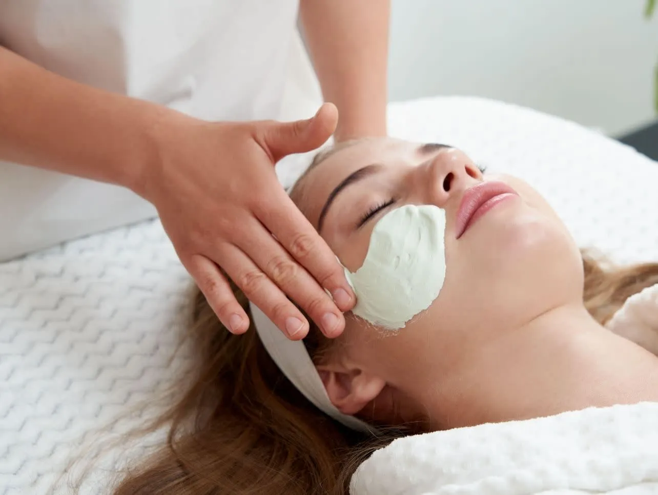 25% off Glow and Go Facial at Spa Del Sol – Spa Facial