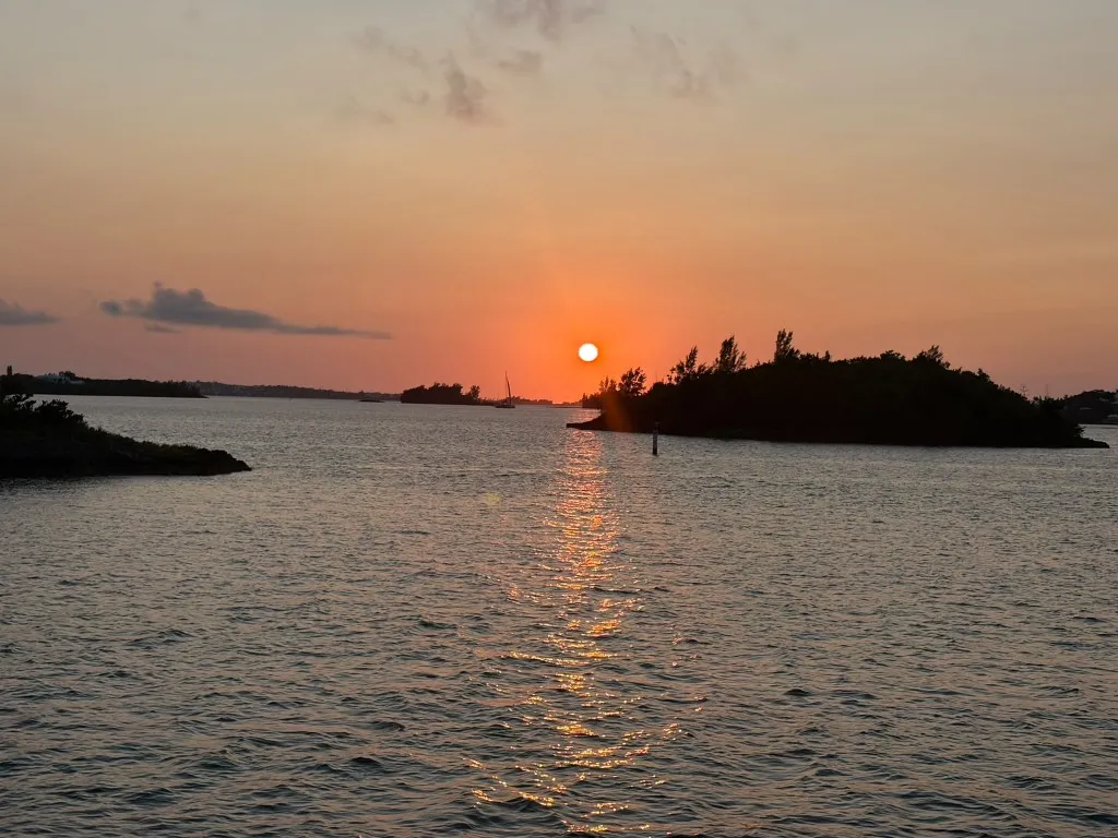 Pre-Remembrance Special Mini Cruise In Bermuda | ÜberVida Bermuda
