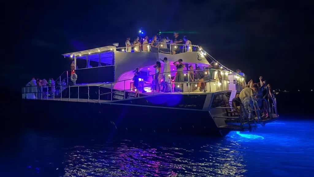 SCARY MOVIE: Halloween Party Cruise 2026 On Board ÜberVida