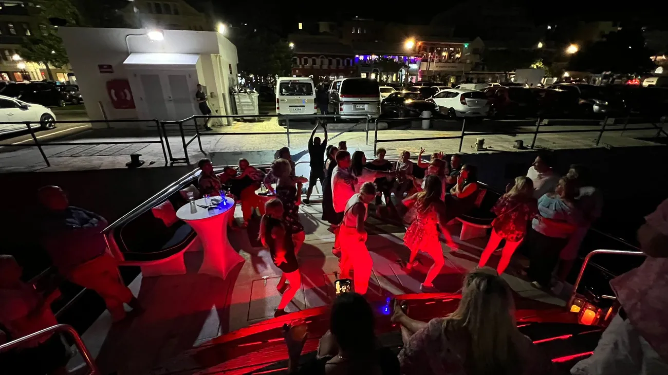 Singles Party On Board ÜberVidaBermuda Celebration Yacht!