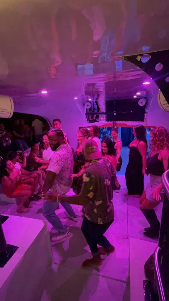 Latin Night! La Hora De La Fiesta | ÜberVida