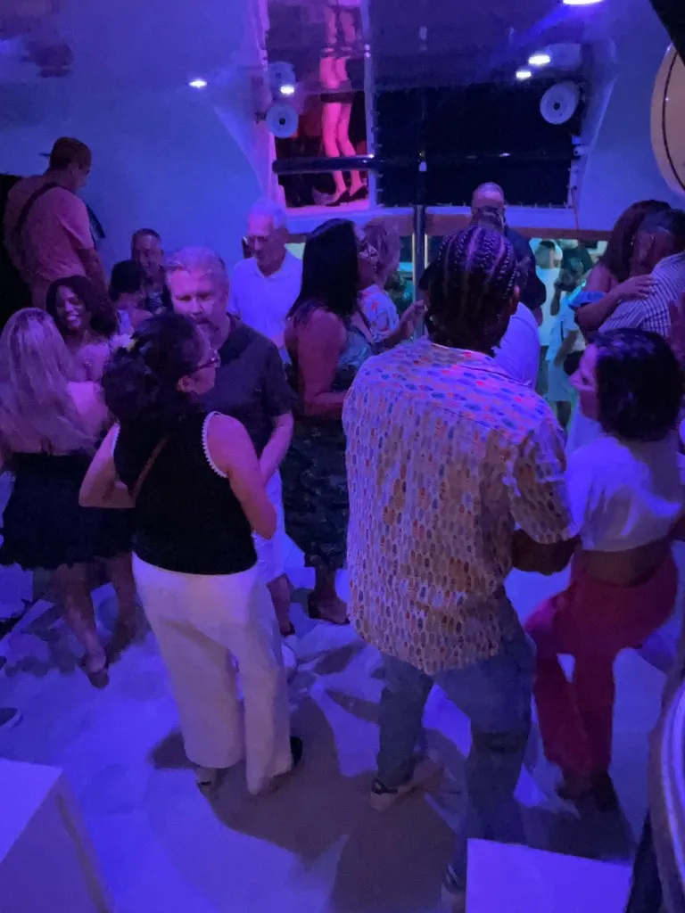 R&B & Hip Hop Throwback Party Cruisw | ÜberVida