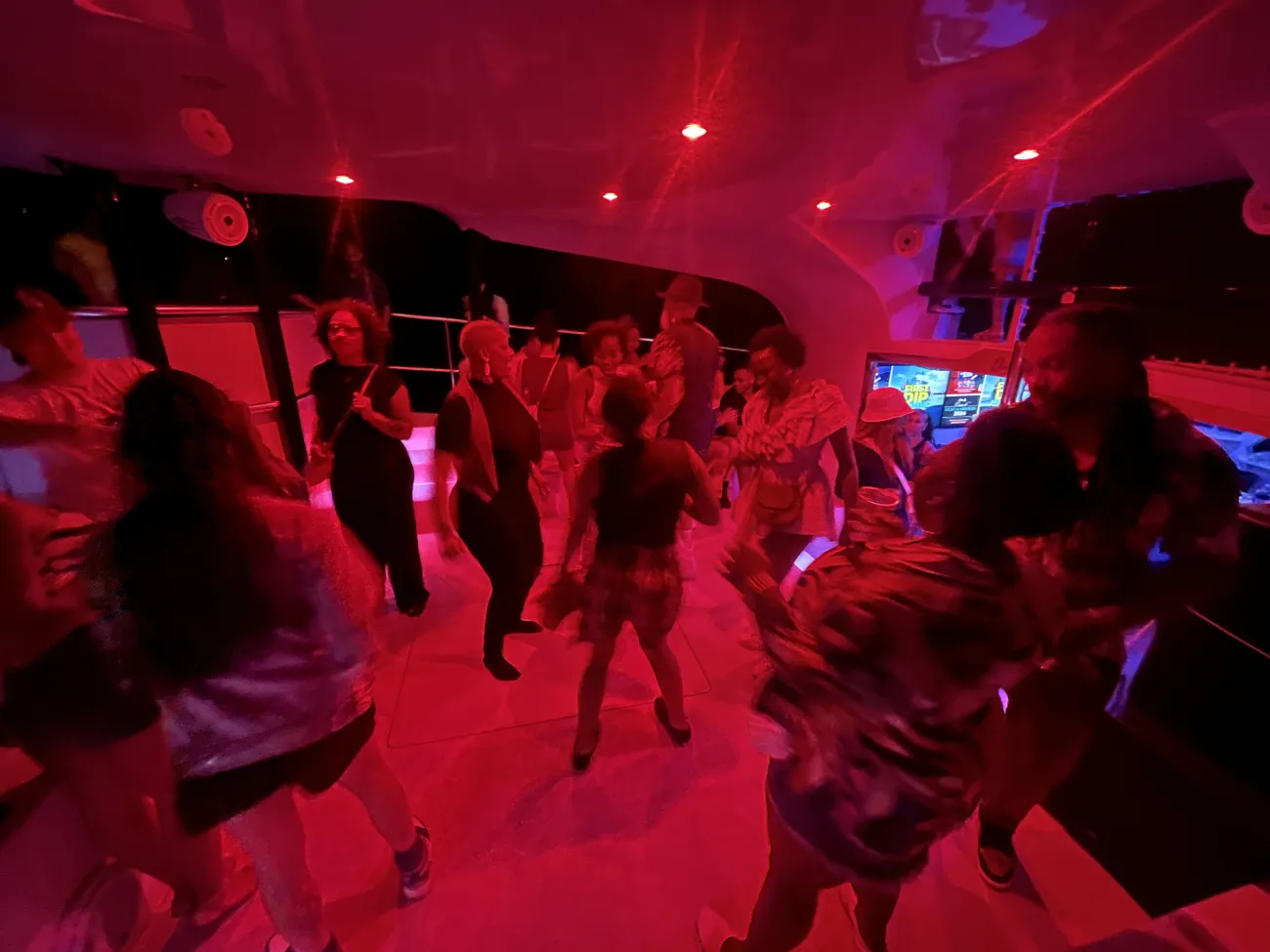 Singles Party On Board ÜberVidaBermuda Celebration Yacht!