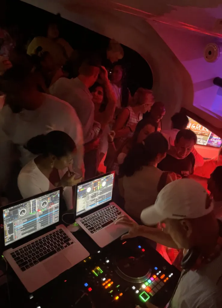 Old School Reggae Night In Bermuda | ÜberVida