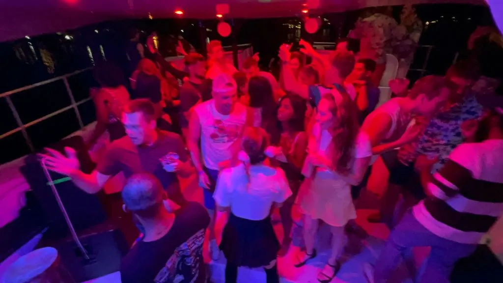 MTV 90s 2000s Throwback Party | ÜberVida