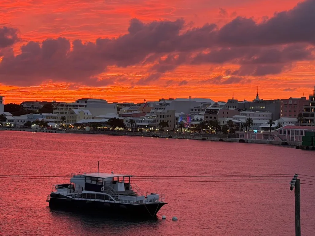 Thanksgiving Cocktail Cruise In Bermuda | ÜberVida