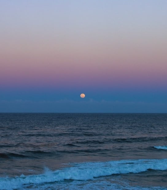 Full moon at The Loren