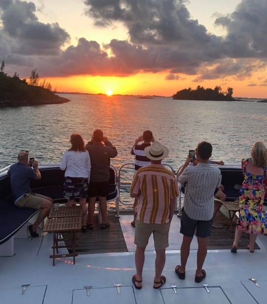 Weekly Sunset Cocktail Mini Cruises | Ubervida