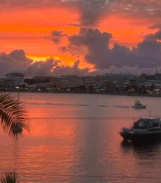 Weekly Sunset Cocktail Mini Cruises | Ubervida