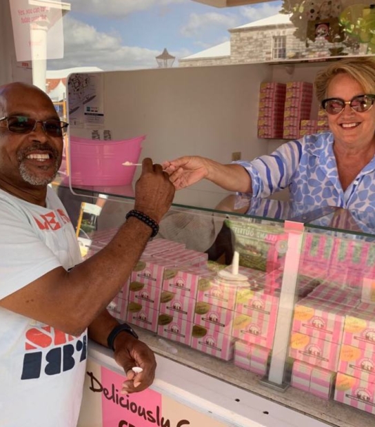 Bermuda Fudge Co. – Happy Customer