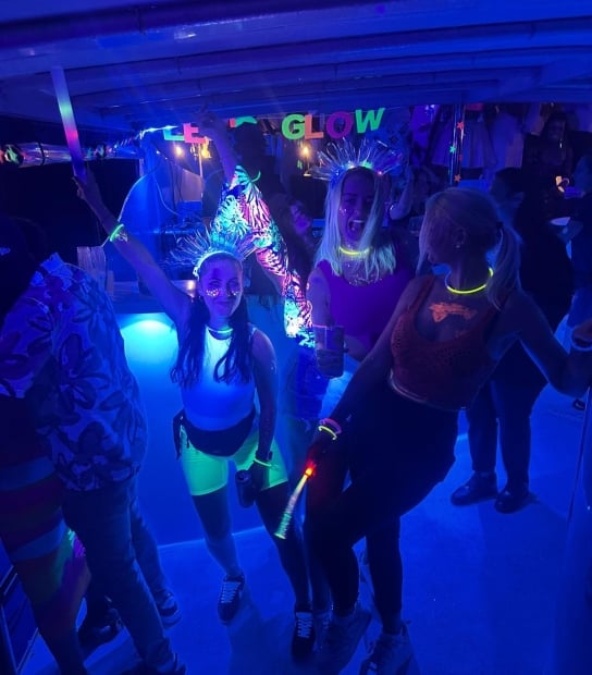 End Of Summer House Music Party On Board ÜberVida