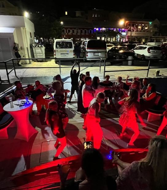 Singles Party On Board ÜberVidaBermuda Celebration Yacht!