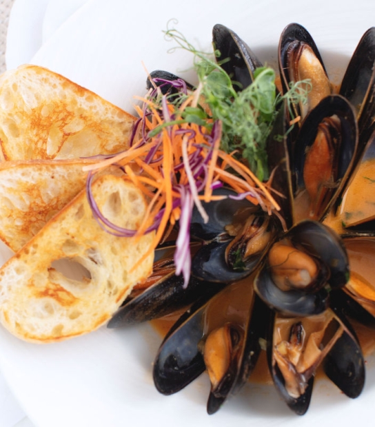 Huckleberry Restaurant – Smokey Steamed Mussels