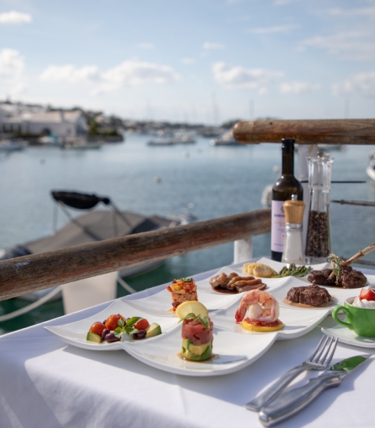 Harbourfront Restaurant – Harbourfront Bermuda Table