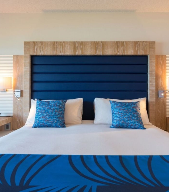 Grotto Bay Beach Resort & Spa – Guest King Bed