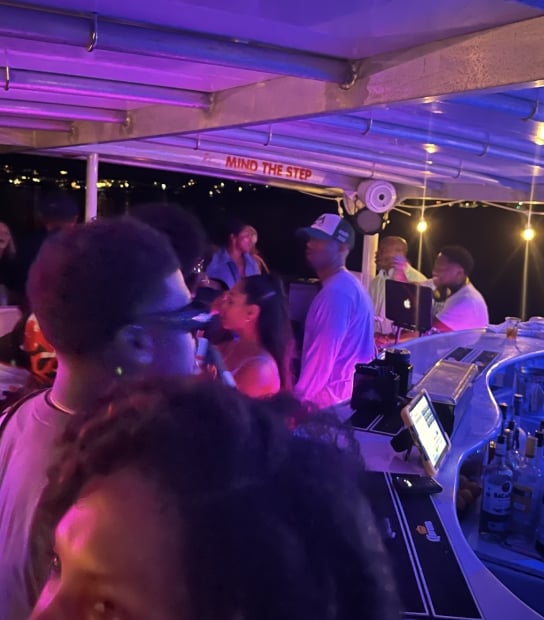 Old School Reggae Night On Board ÜberVida