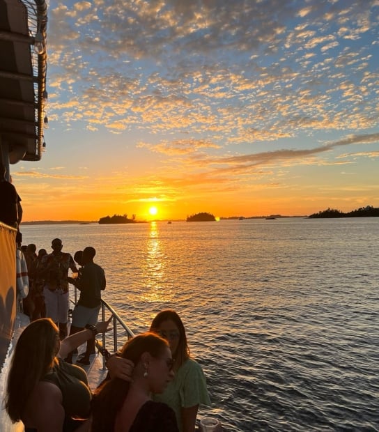 Weekly Sunset Cocktail Mini Cruises | Ubervida