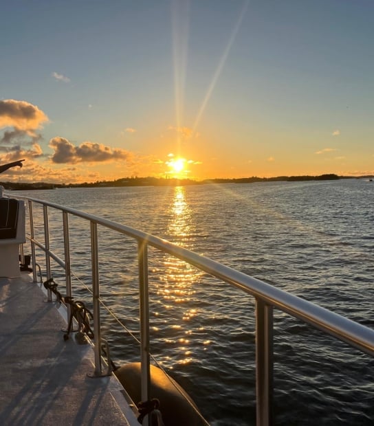 Weekly Sunset Cocktail Mini Cruises | Ubervida