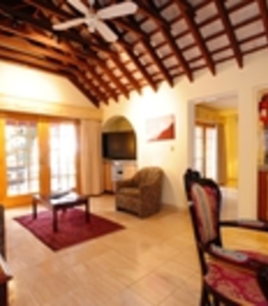Fourways Inn & Cottage Colony – Suite Living Room