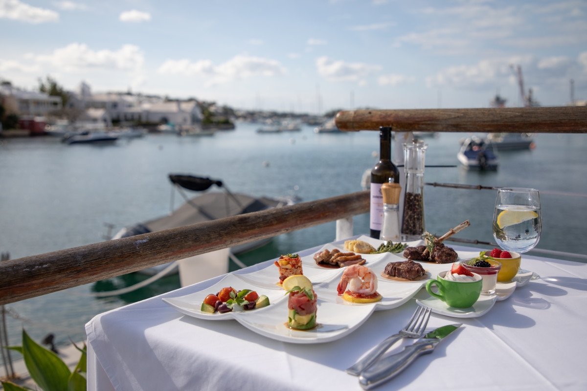 Harbourfront Restaurant – Harbourfront Bermuda Table