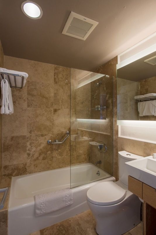 Grotto Bay Beach Resort & Spa – Guest Room Bathroom