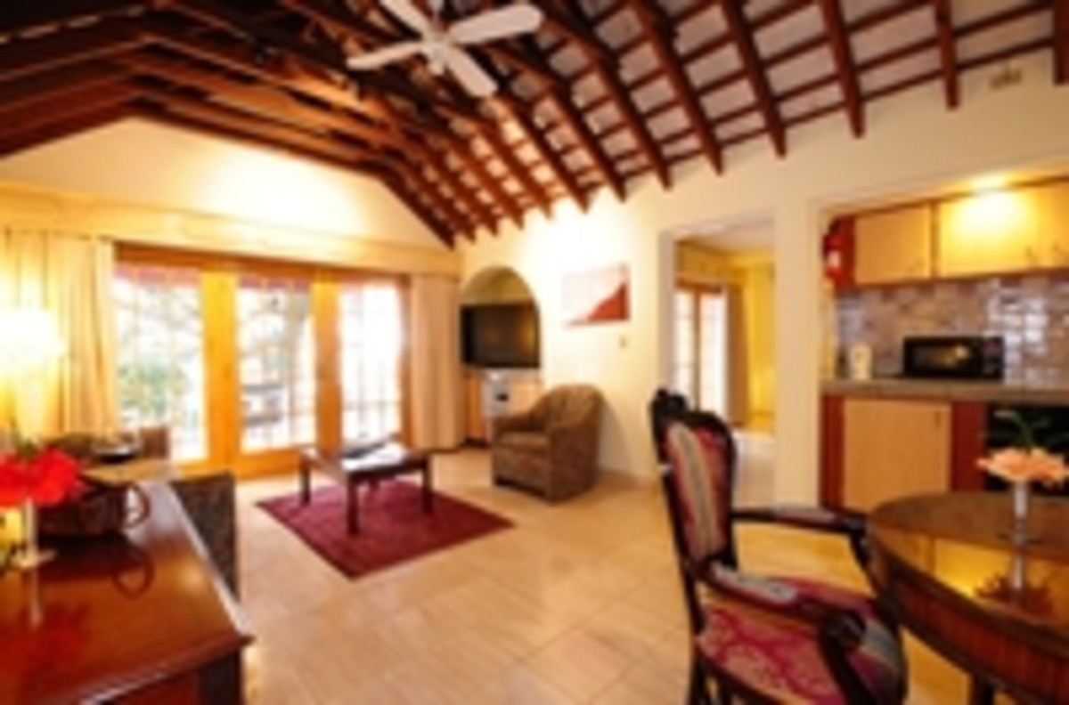 Fourways Inn & Cottage Colony – Suite Living Room